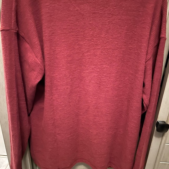 Old Navy burgundy plush v neck top. Size medium NWT - Picture 4 of 4